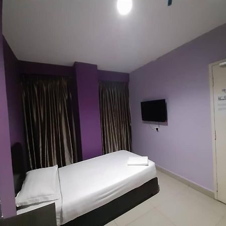 Hotel Zamburger كوتا دامانسارا المظهر الخارجي الصورة