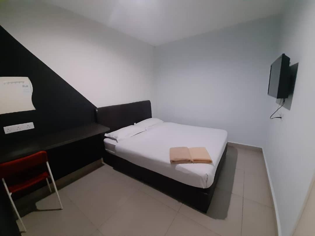 Hotel Zamburger كوتا دامانسارا المظهر الخارجي الصورة
