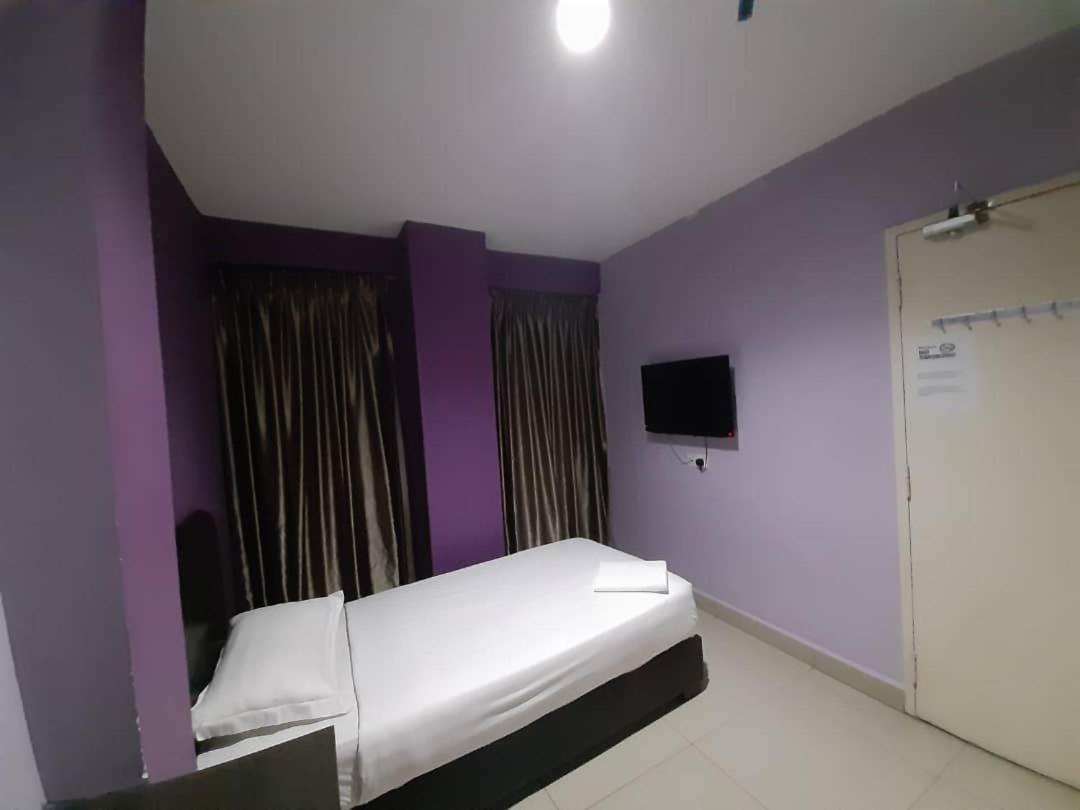 Hotel Zamburger كوتا دامانسارا المظهر الخارجي الصورة