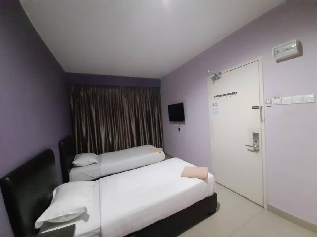 Hotel Zamburger كوتا دامانسارا المظهر الخارجي الصورة