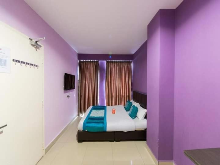 Hotel Zamburger كوتا دامانسارا المظهر الخارجي الصورة