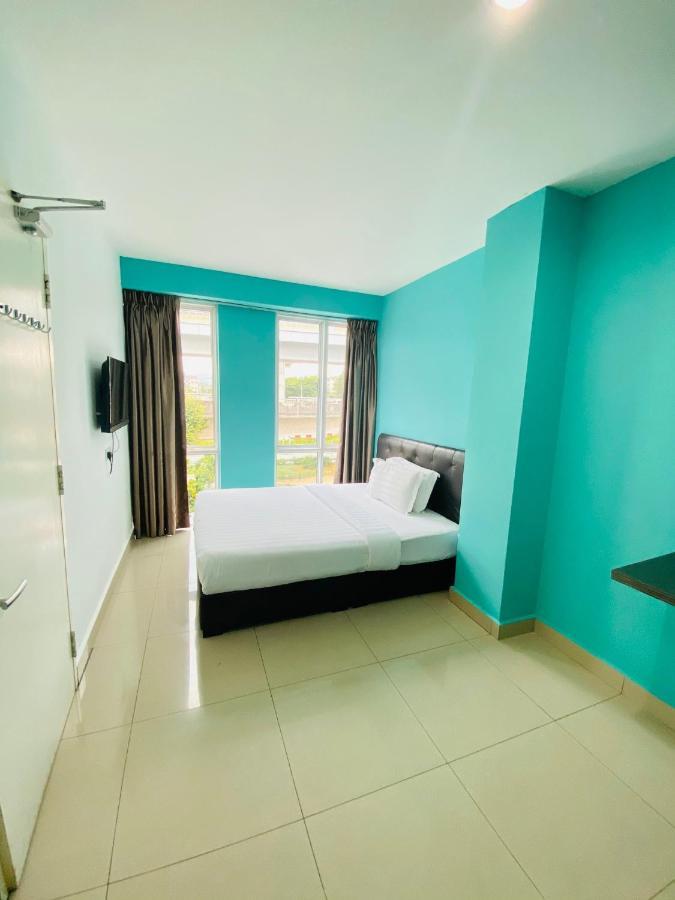 Hotel Zamburger كوتا دامانسارا المظهر الخارجي الصورة
